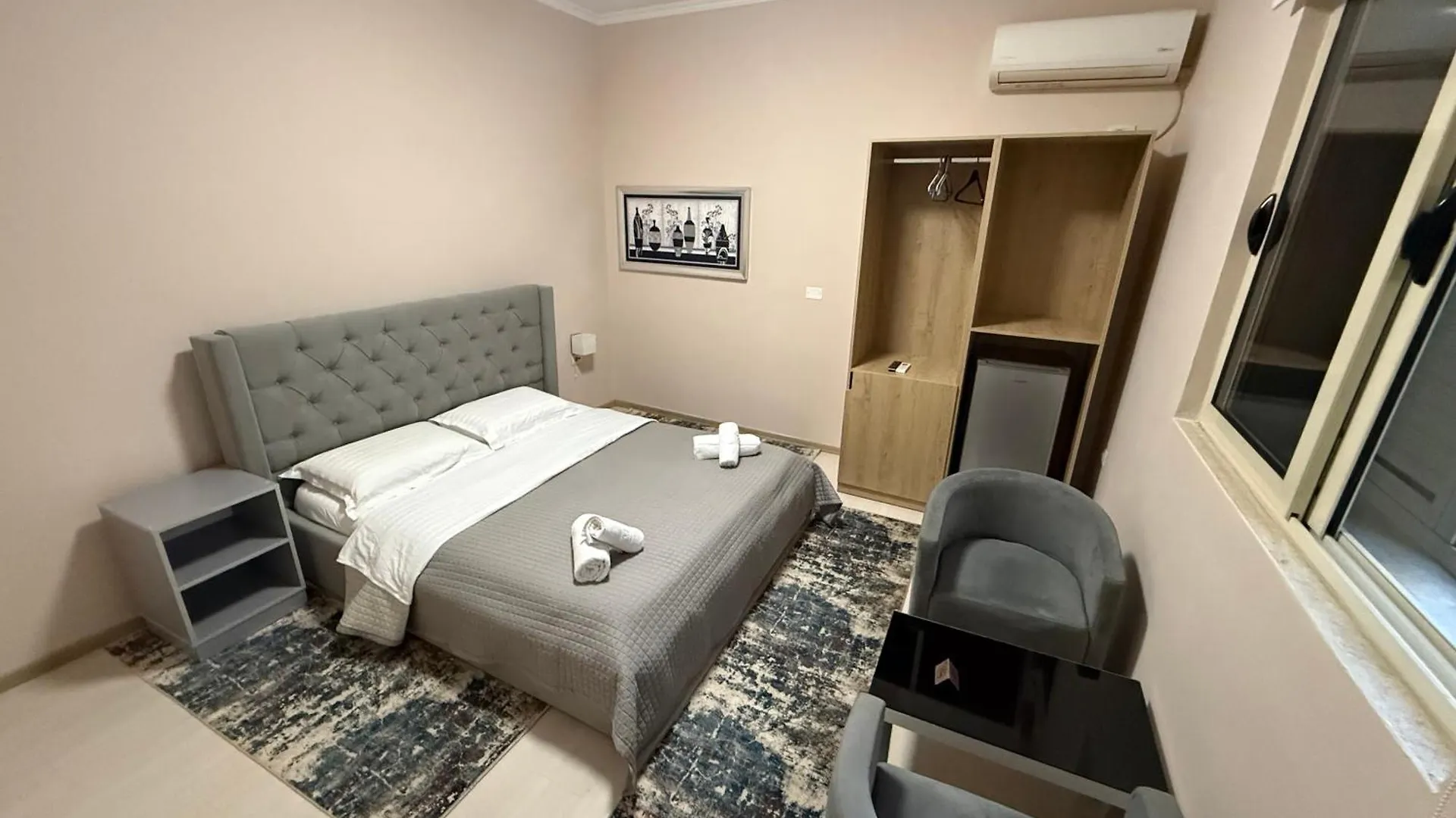Enzo Hotel Near Lake Τίρανα