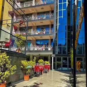 Elysee **** Tirana